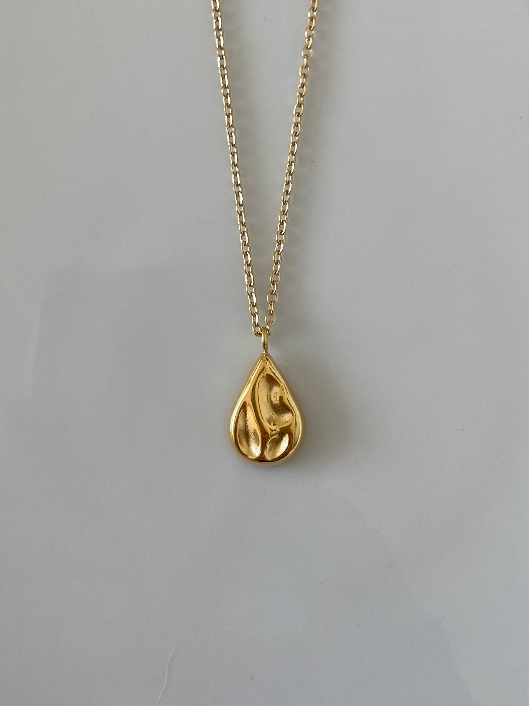 Collar de gota de agua de henna