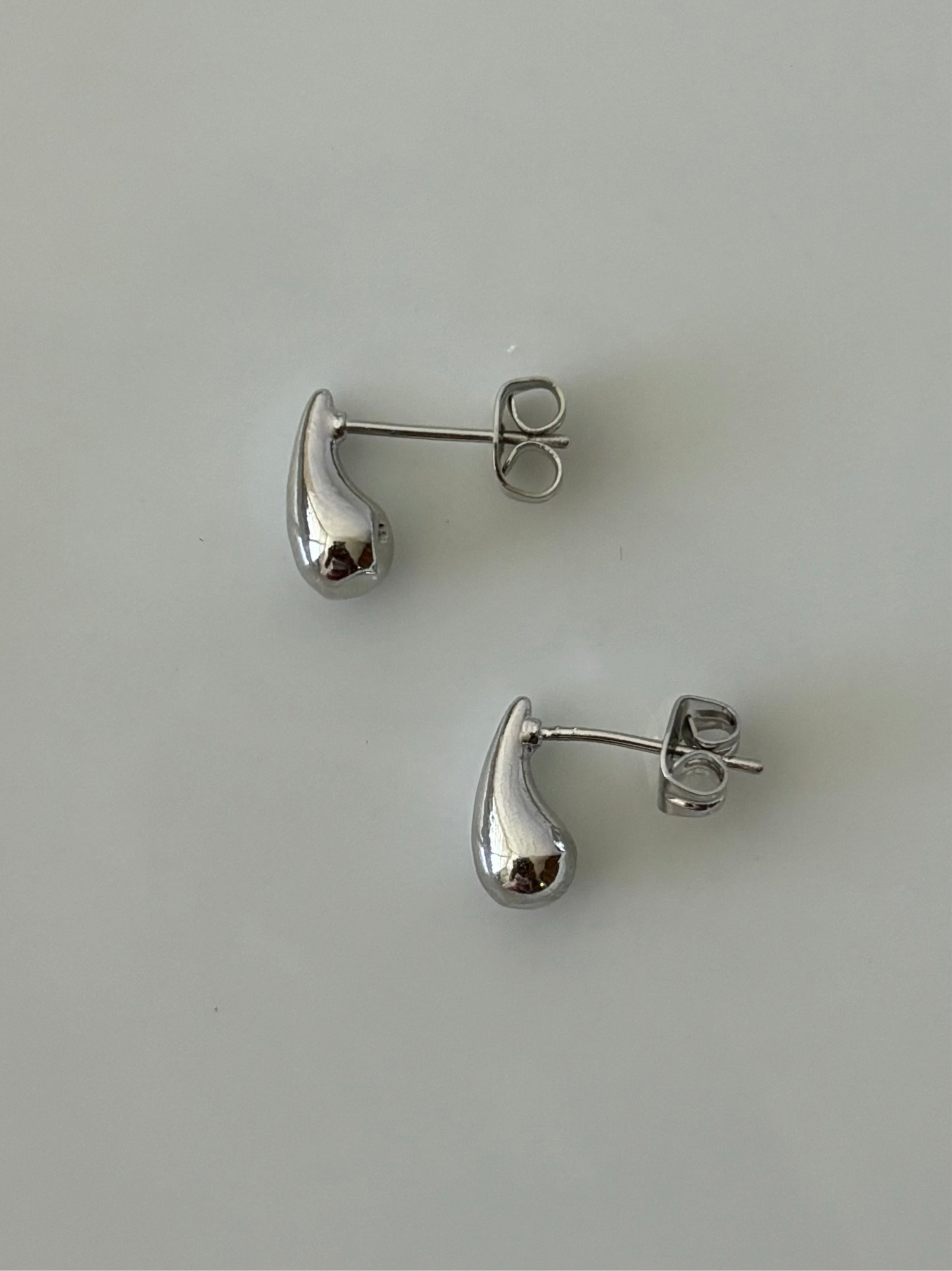 Mega mini silver drop stud