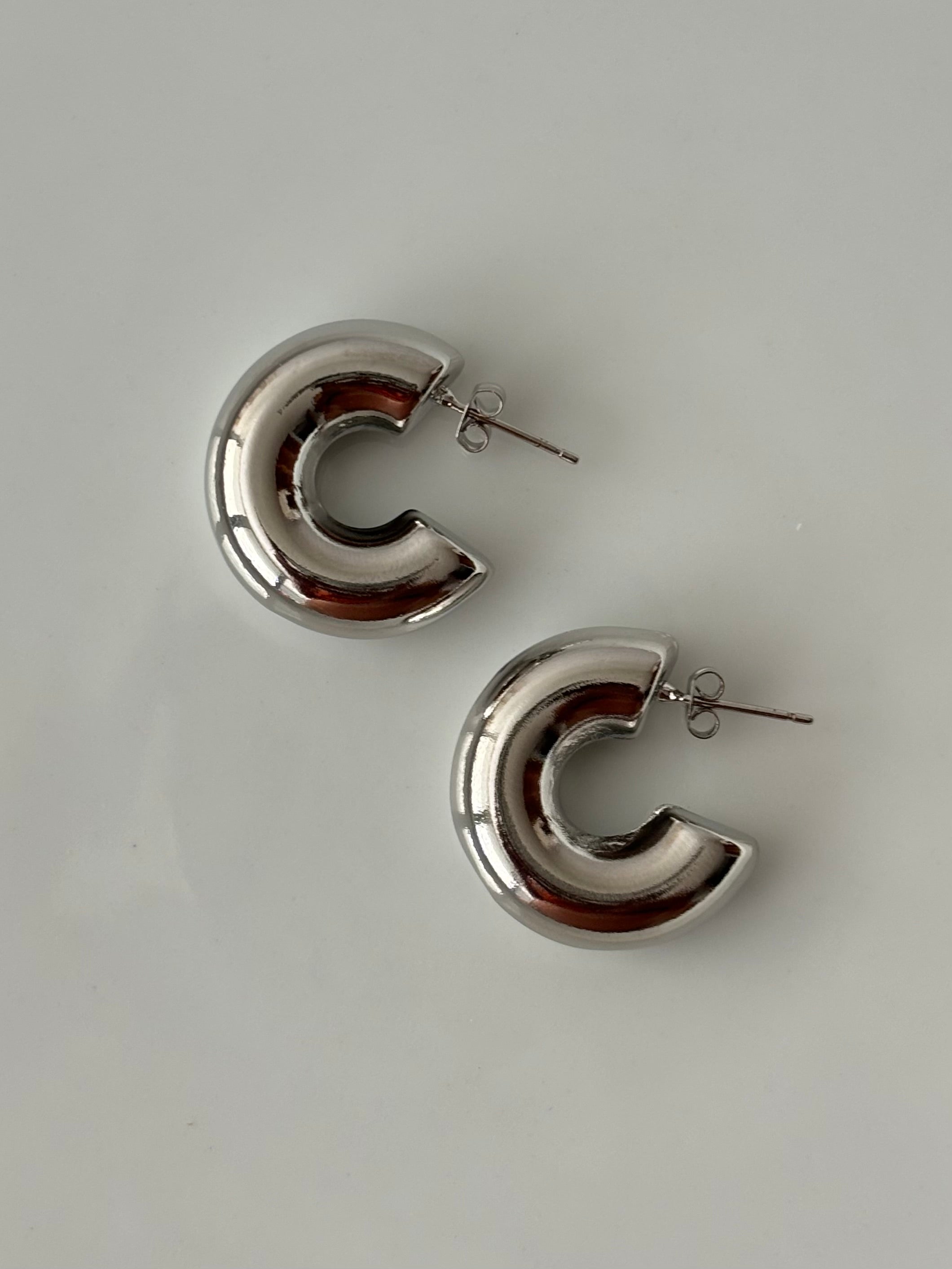 Striking C-hoops