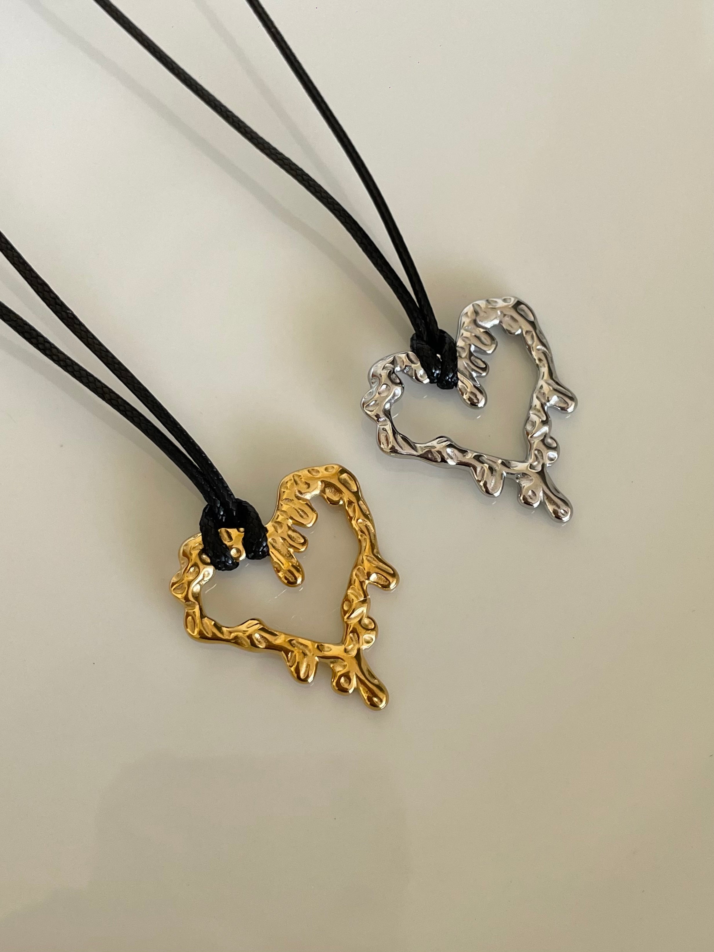 Irregular heart choker