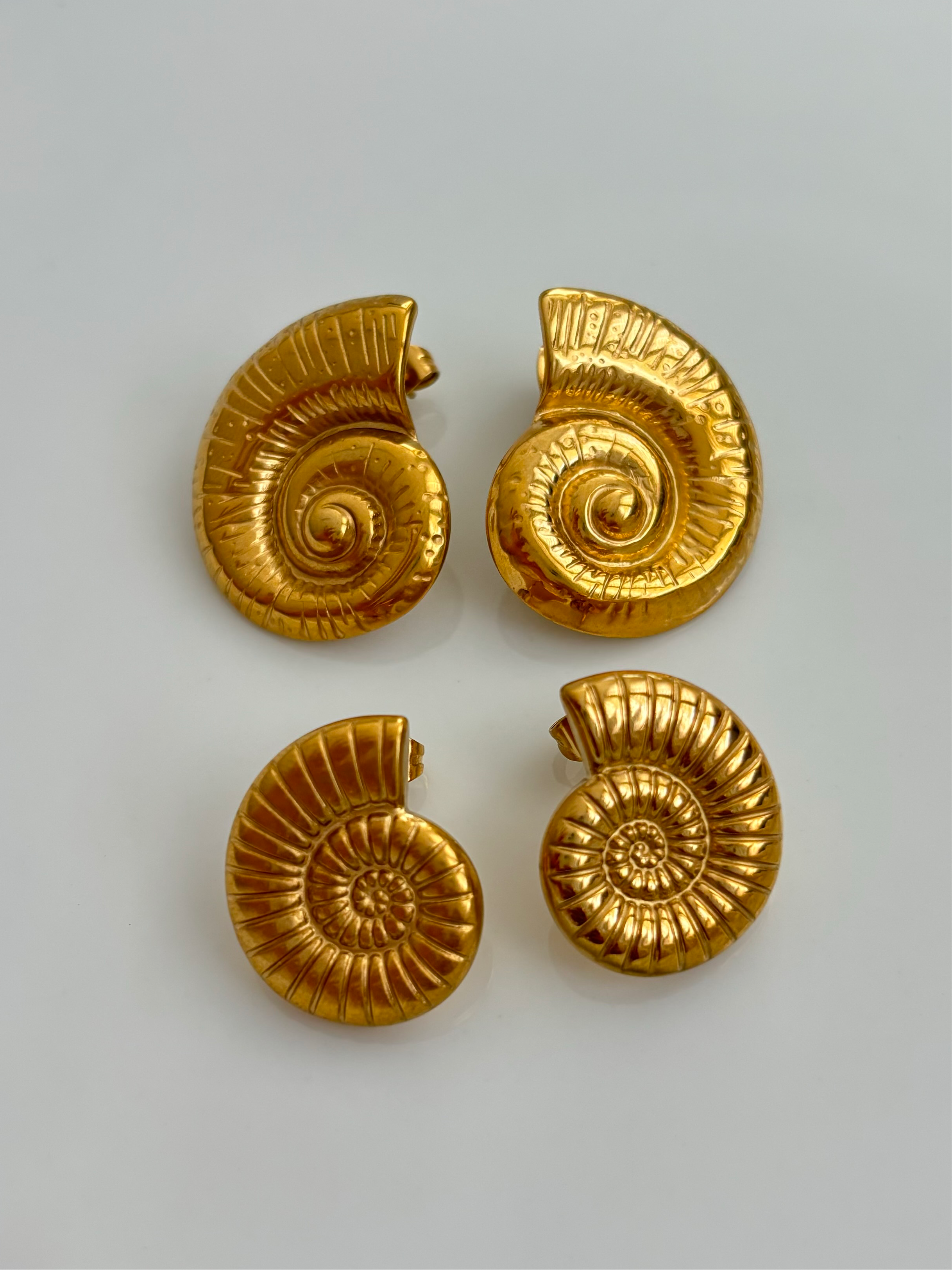 Snail studs