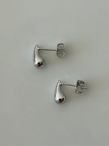 Mega mini silver drop stud