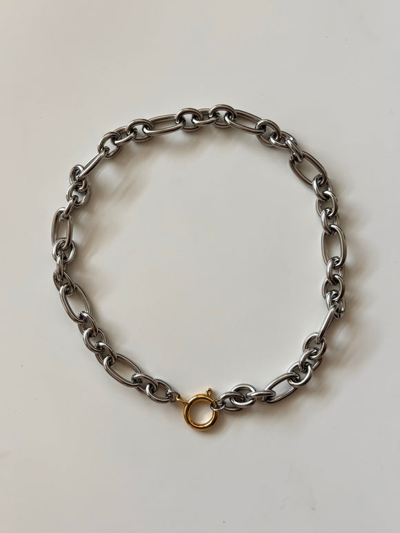 Palacio choker