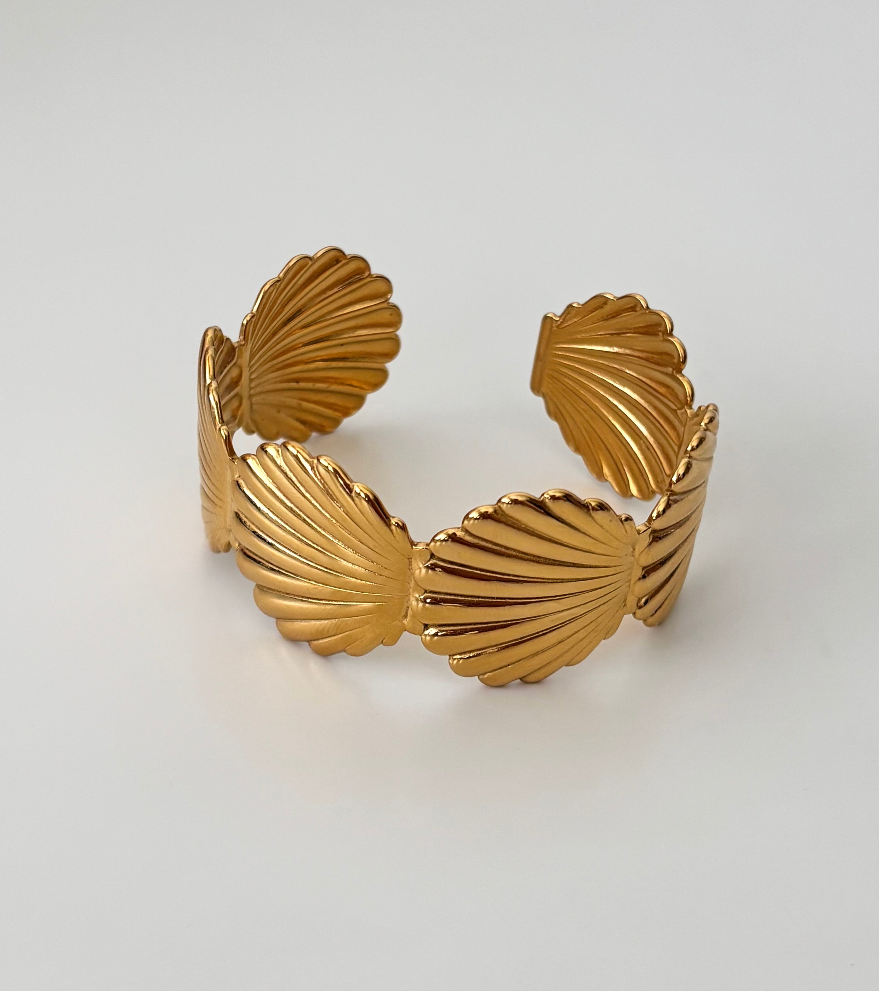 The seashell bangle