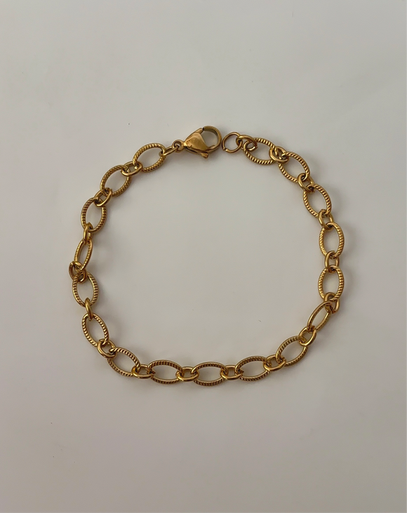 Dainty link bracelet