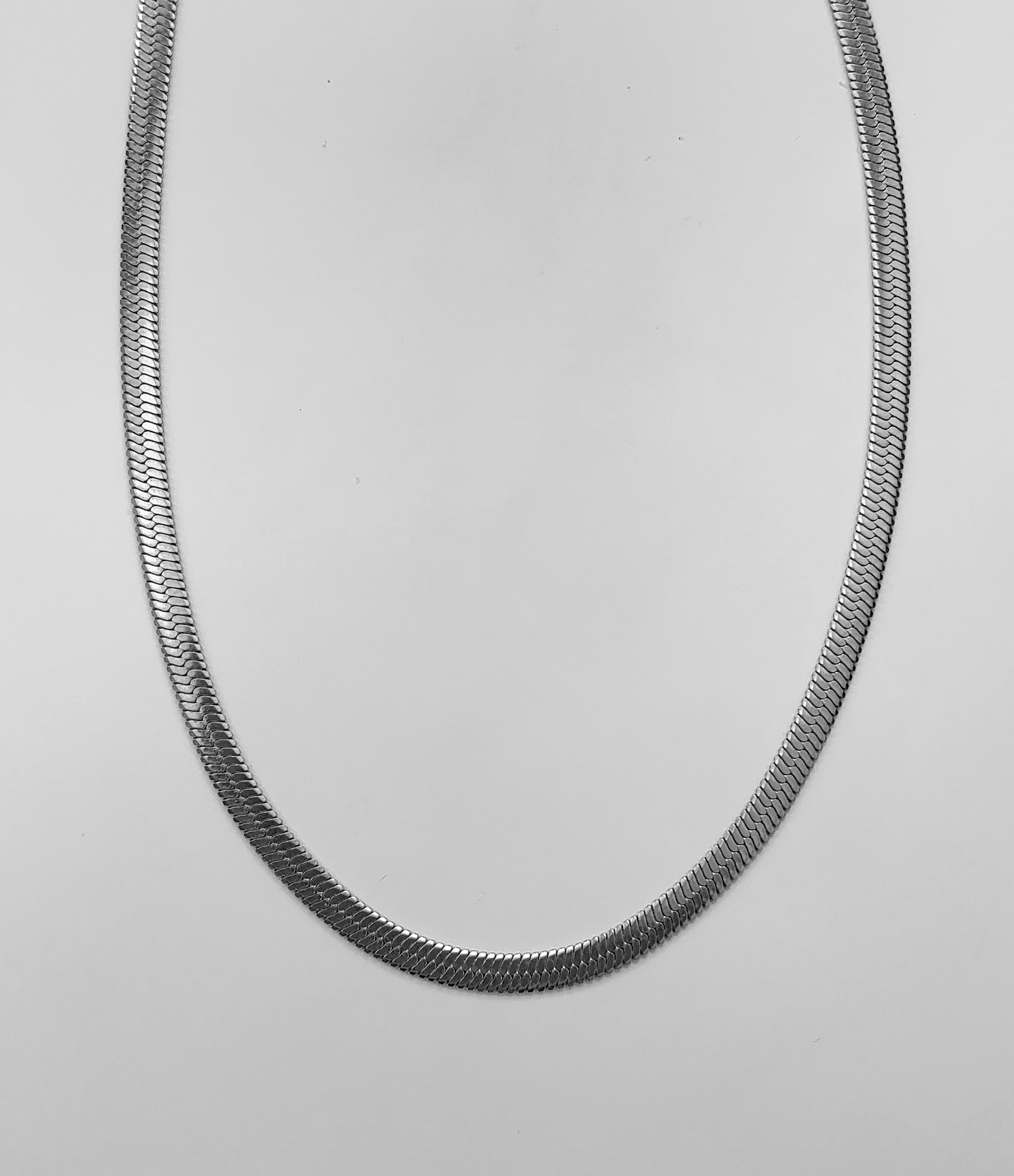 Cadena de serpiente de plata