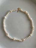 Classic pearl choker