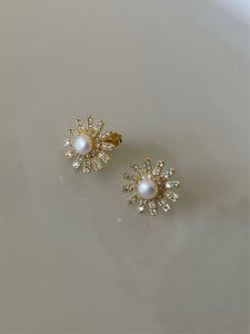 Flower stud